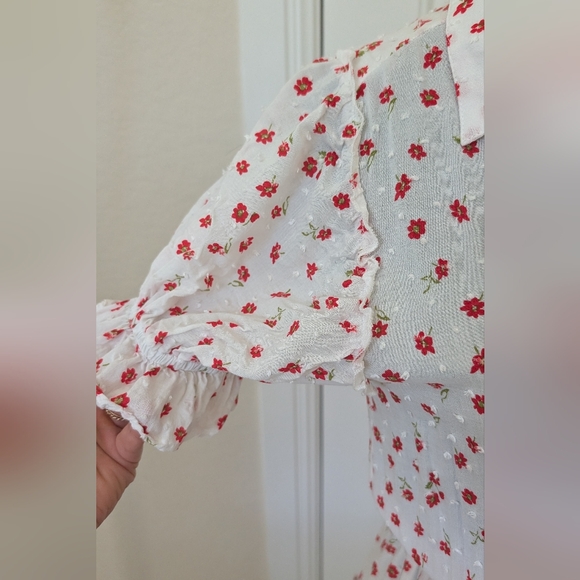 Skylar + Madison White Dress with Red Floral Pattern Size Small - Picture 3 of 10